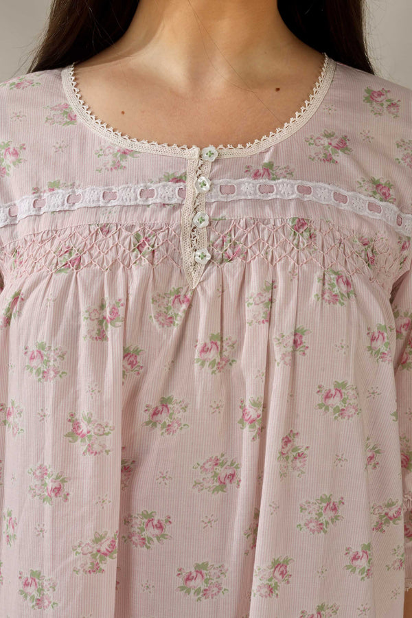 Elsie, Nightdress