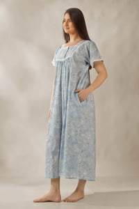 Vina, Nightdress