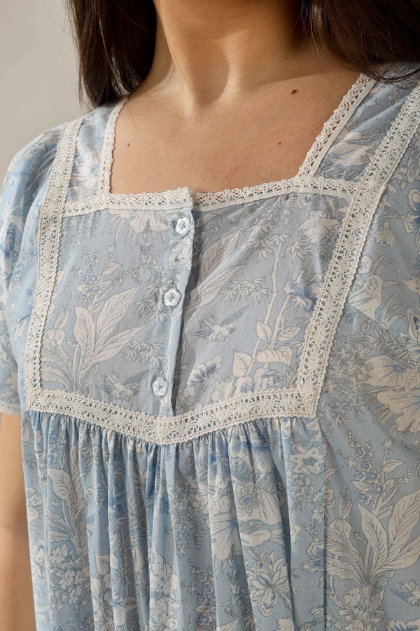 Vina, Nightdress