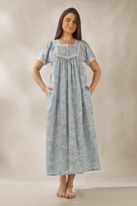 Vina, Nightdress