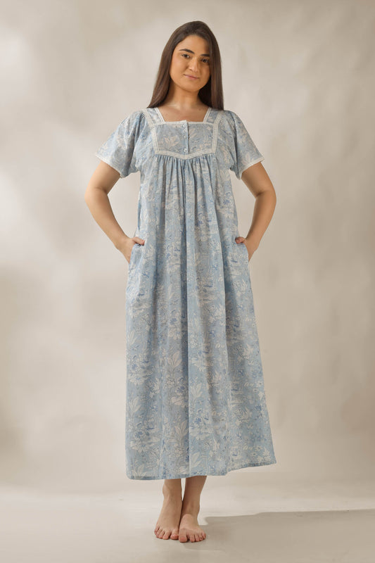 Vina, Nightdress