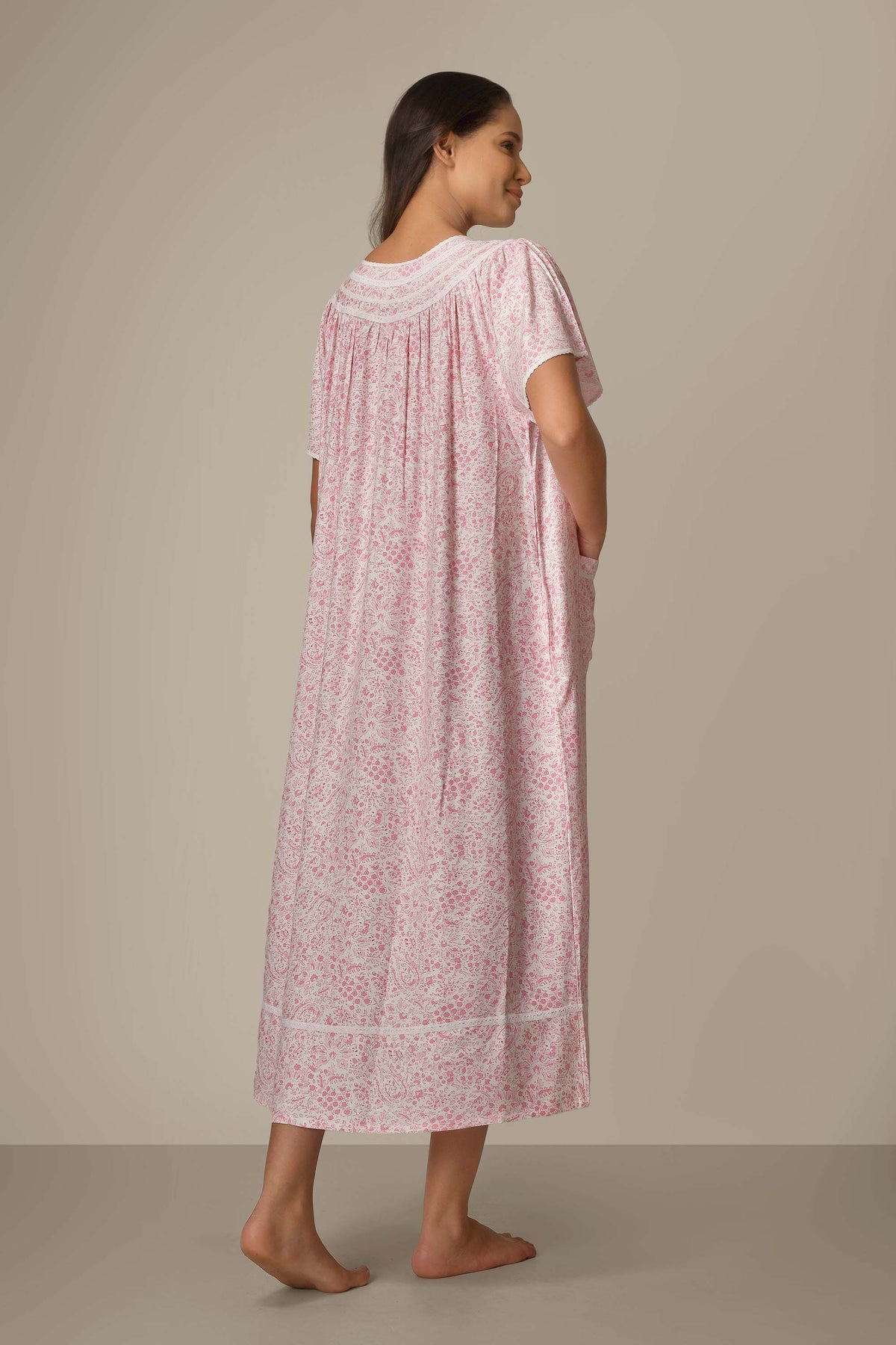 Tessa, Nightdress