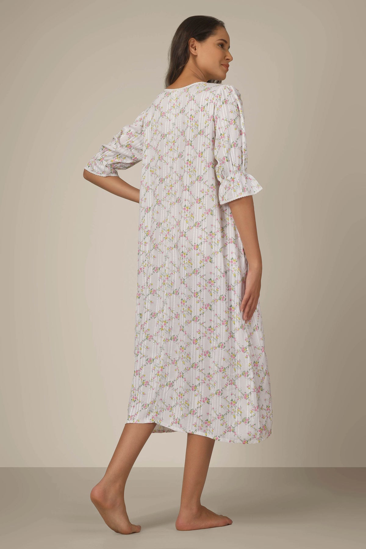 Elsie, Nightdress