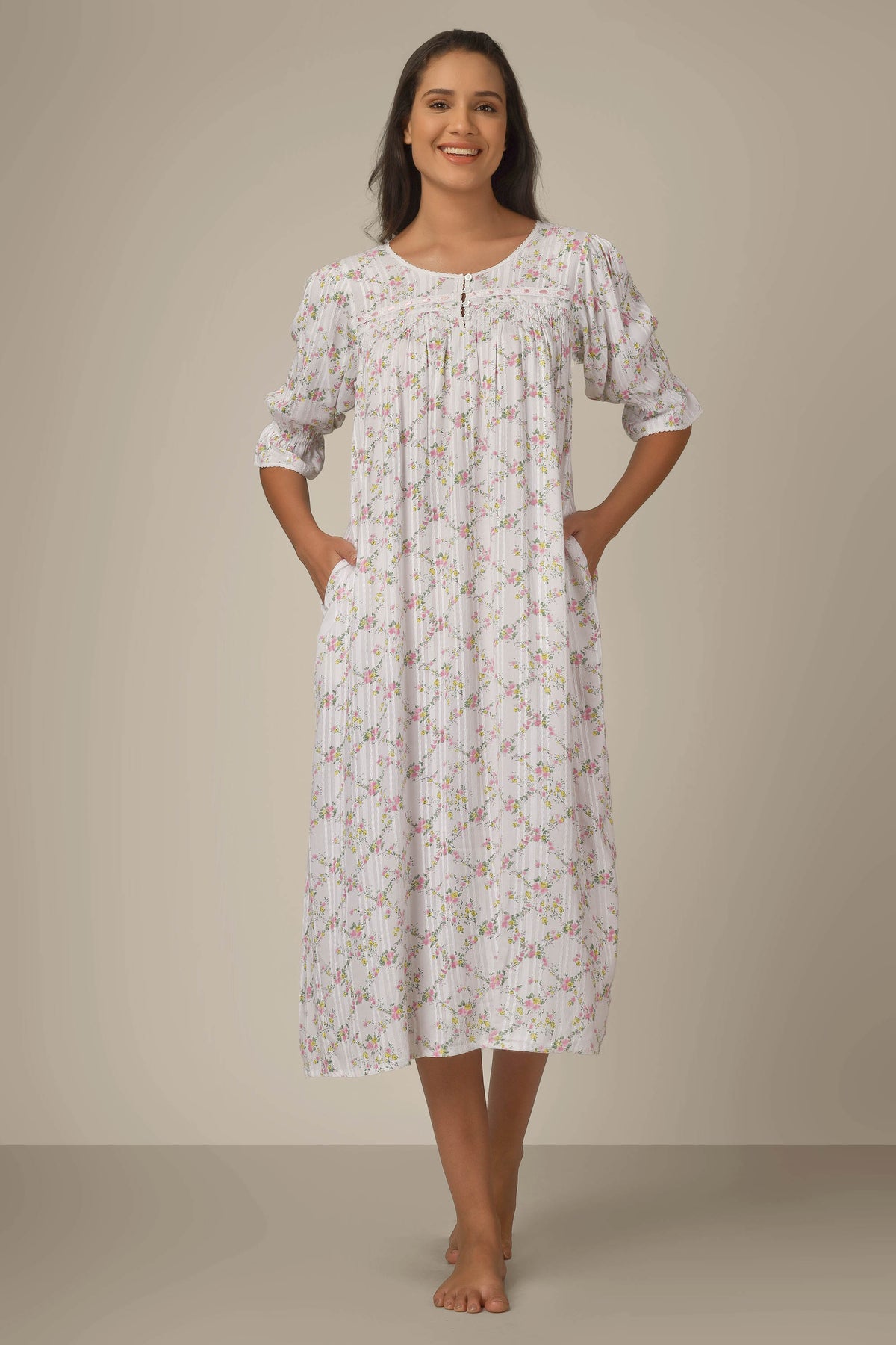 Elsie, Nightdress