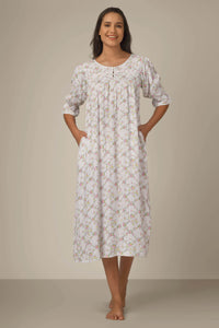 Elsie, Nightdress