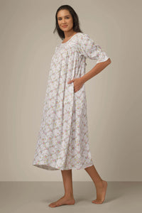 Elsie, Nightdress
