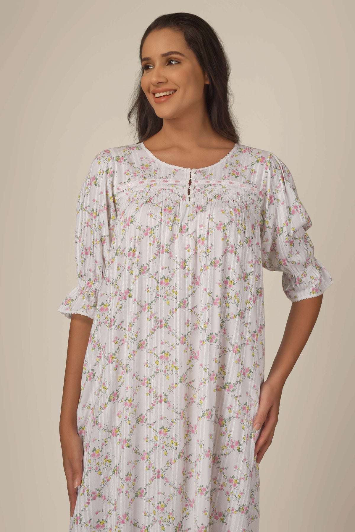 Elsie, Nightdress