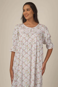 Elsie, Nightdress