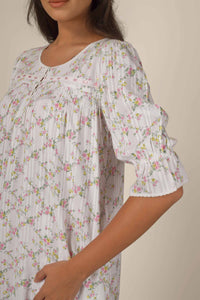 Elsie, Nightdress