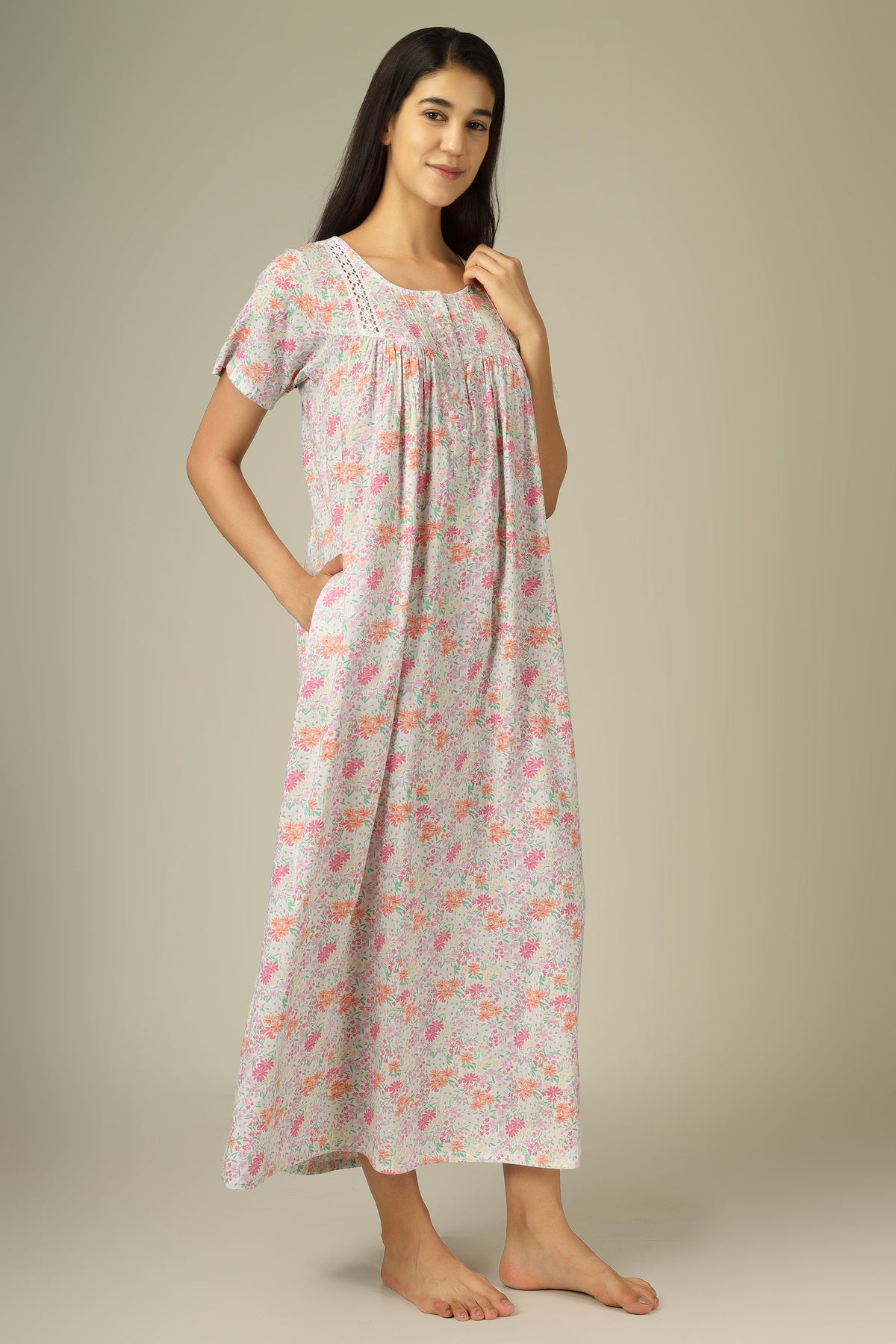 Buttercup, Nightdress