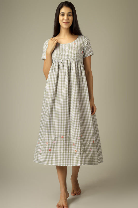 Daisy, Dress