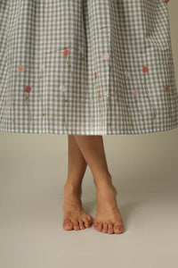 Daisy, Dress