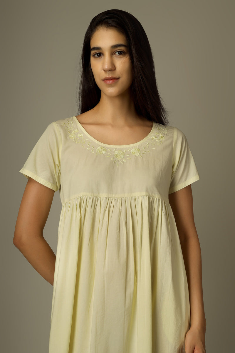 Cassie, Nightdress
