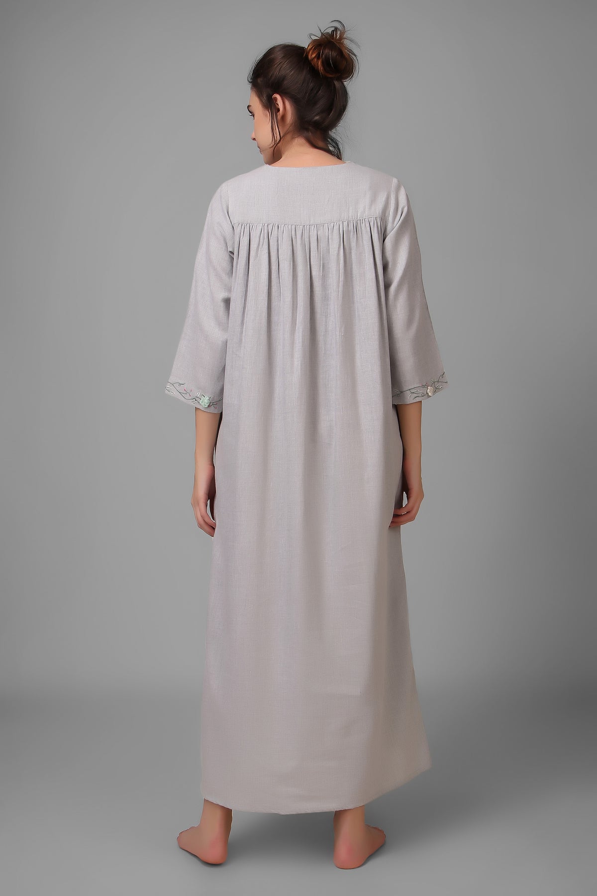 Lizzy, Nightdress