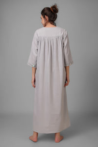 Lizzy, Nightdress