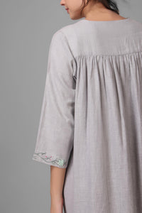 Lizzy, Nightdress