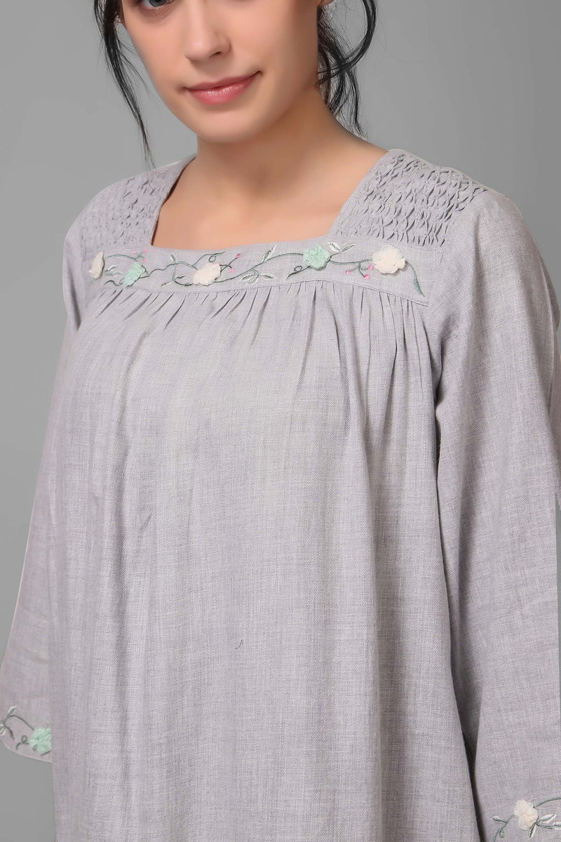 Lizzy, Nightdress