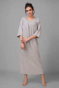 Lizzy, Nightdress