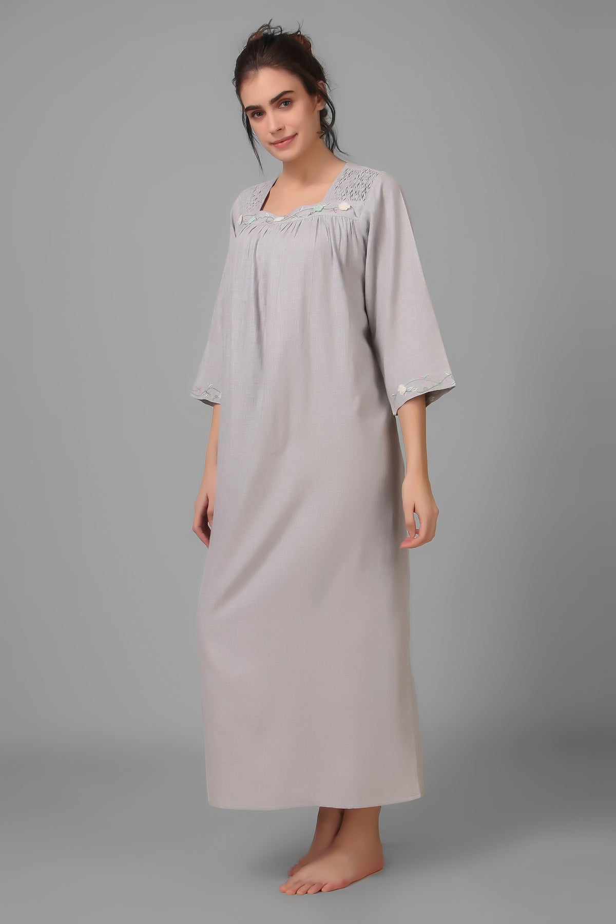Lizzy, Nightdress