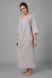 Lizzy, Nightdress