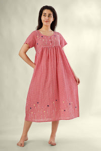Daisy, Dress
