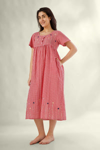 Daisy, Dress