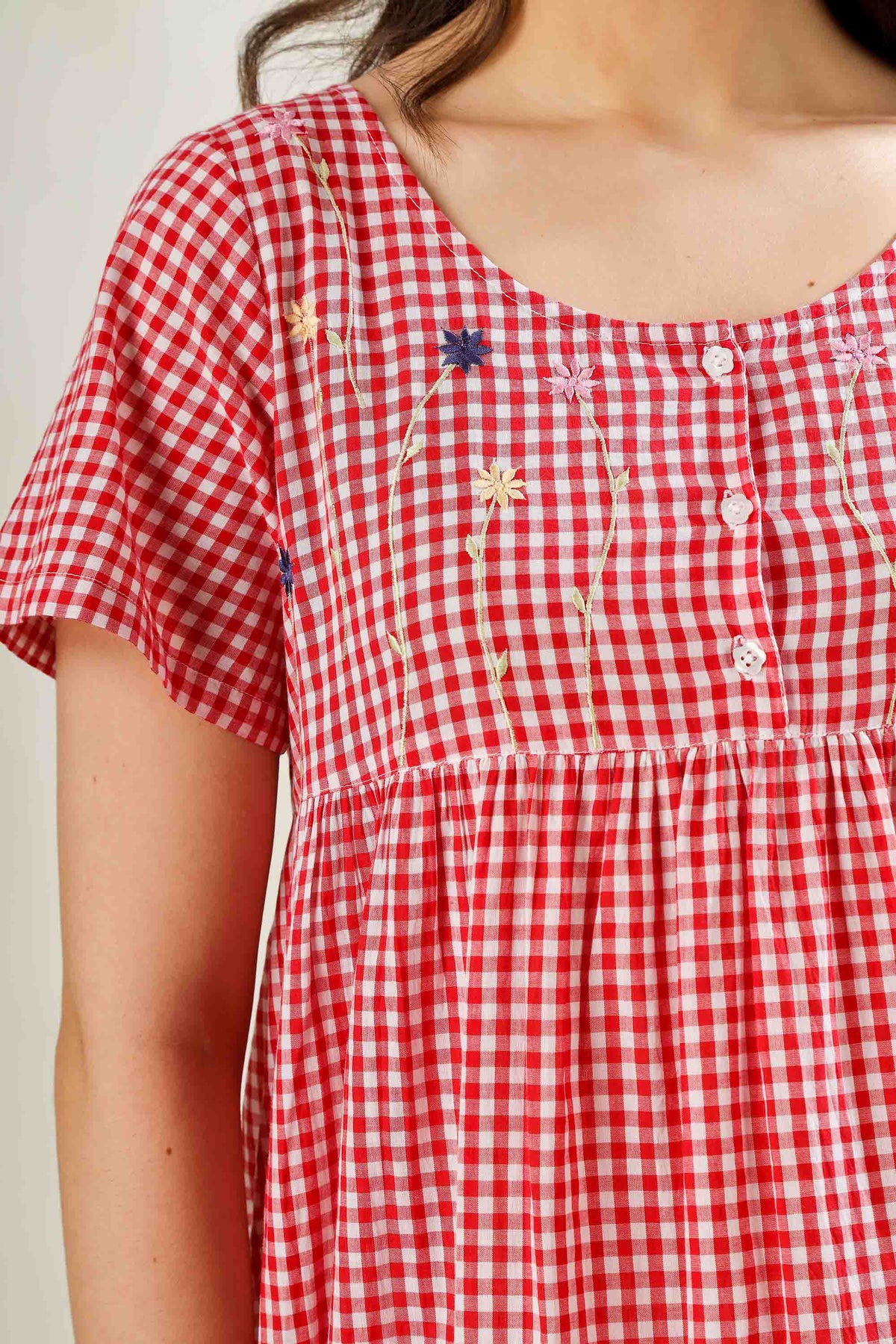 Daisy, Dress