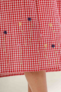 Daisy, Dress