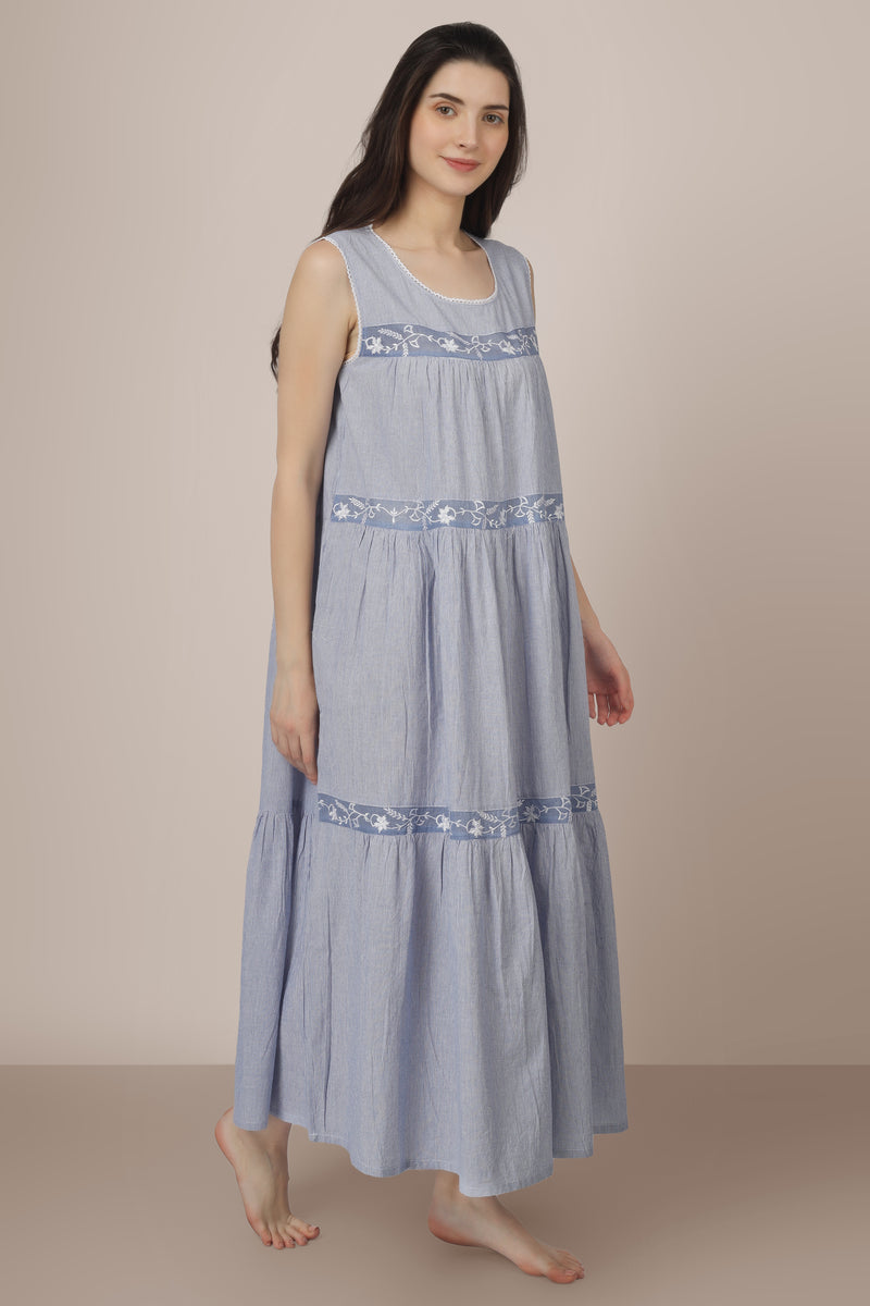 Evita, Dress