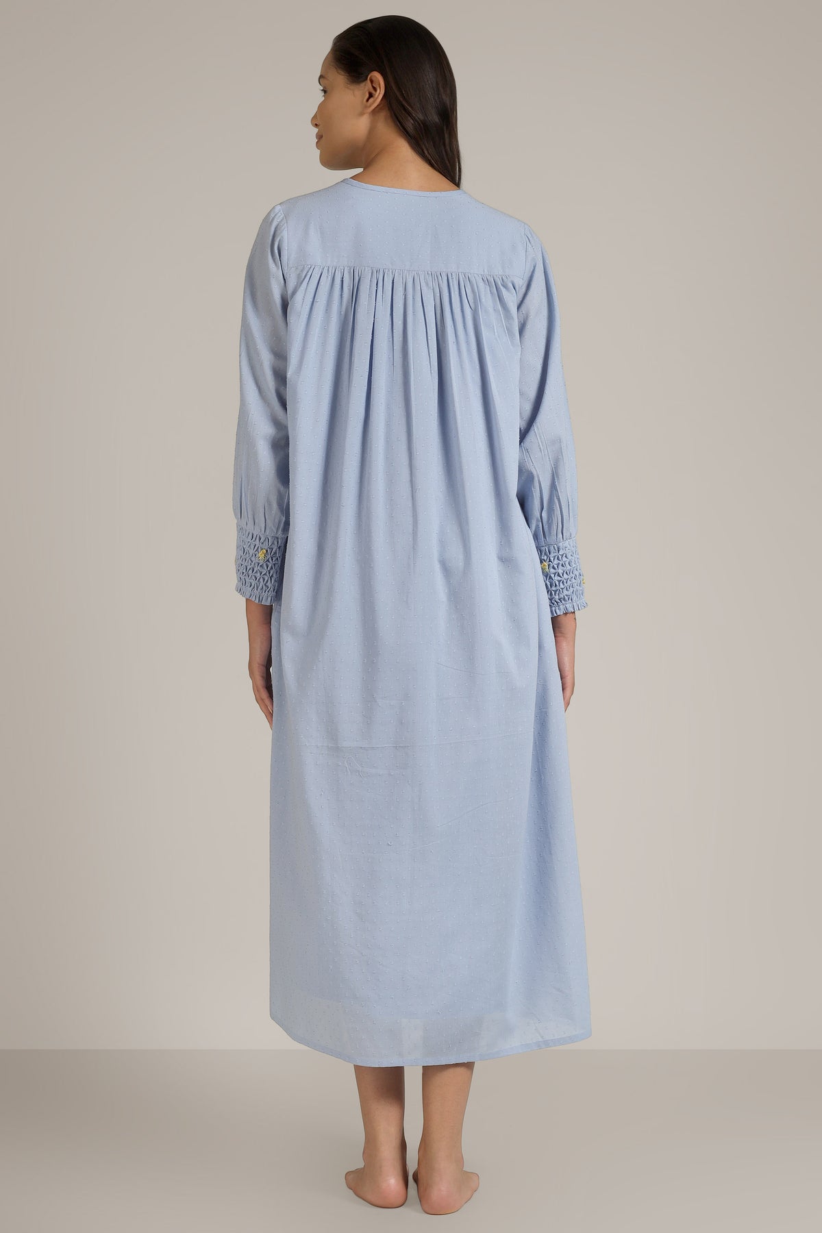 Brisa, Nightdress & Gown