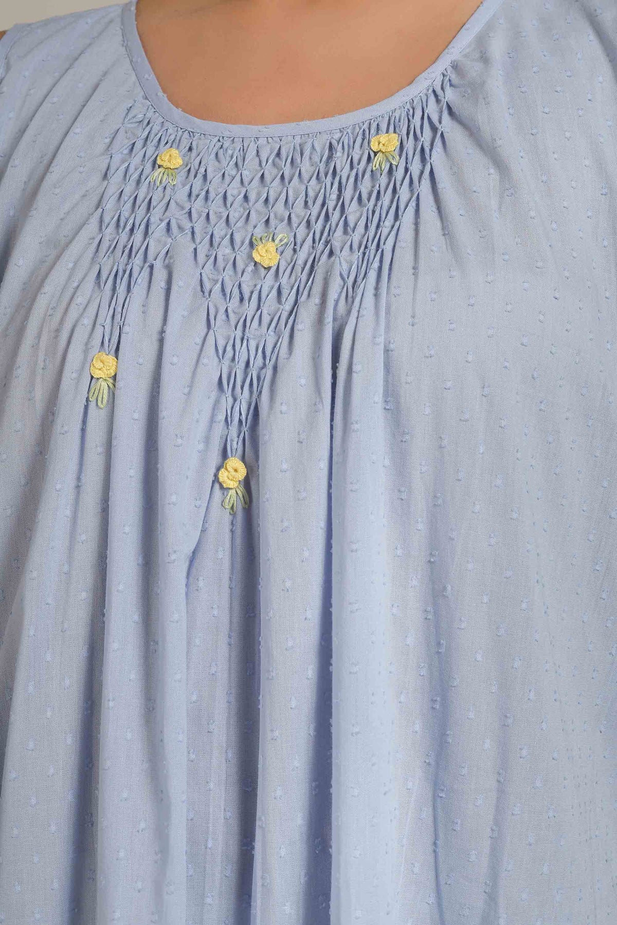 Brisa, Nightdress & Gown
