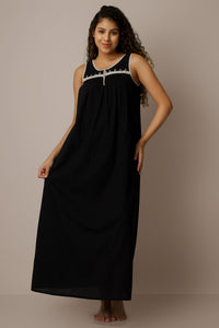 Sara, Nightdress