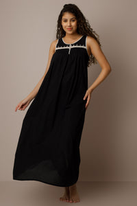 Sara, Nightdress