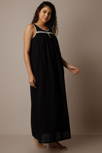 Sara, Nightdress