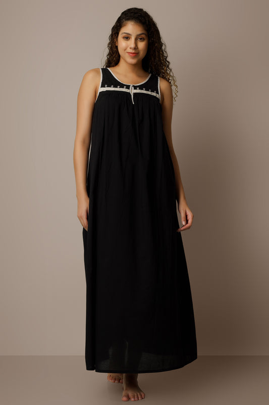 Sara, Nightdress