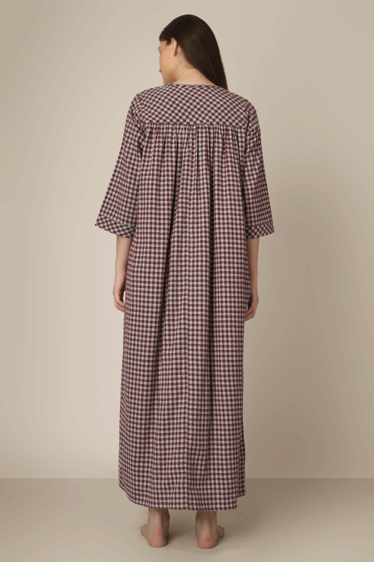 Lizzy, Nightdress