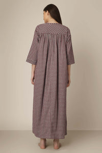 Lizzy, Nightdress