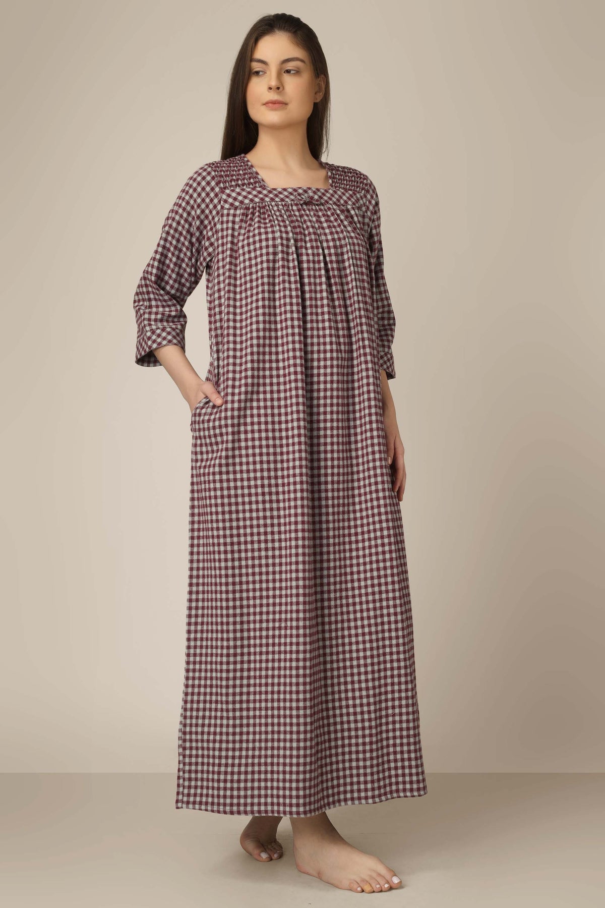 Lizzy, Nightdress