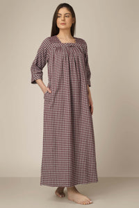 Lizzy, Nightdress