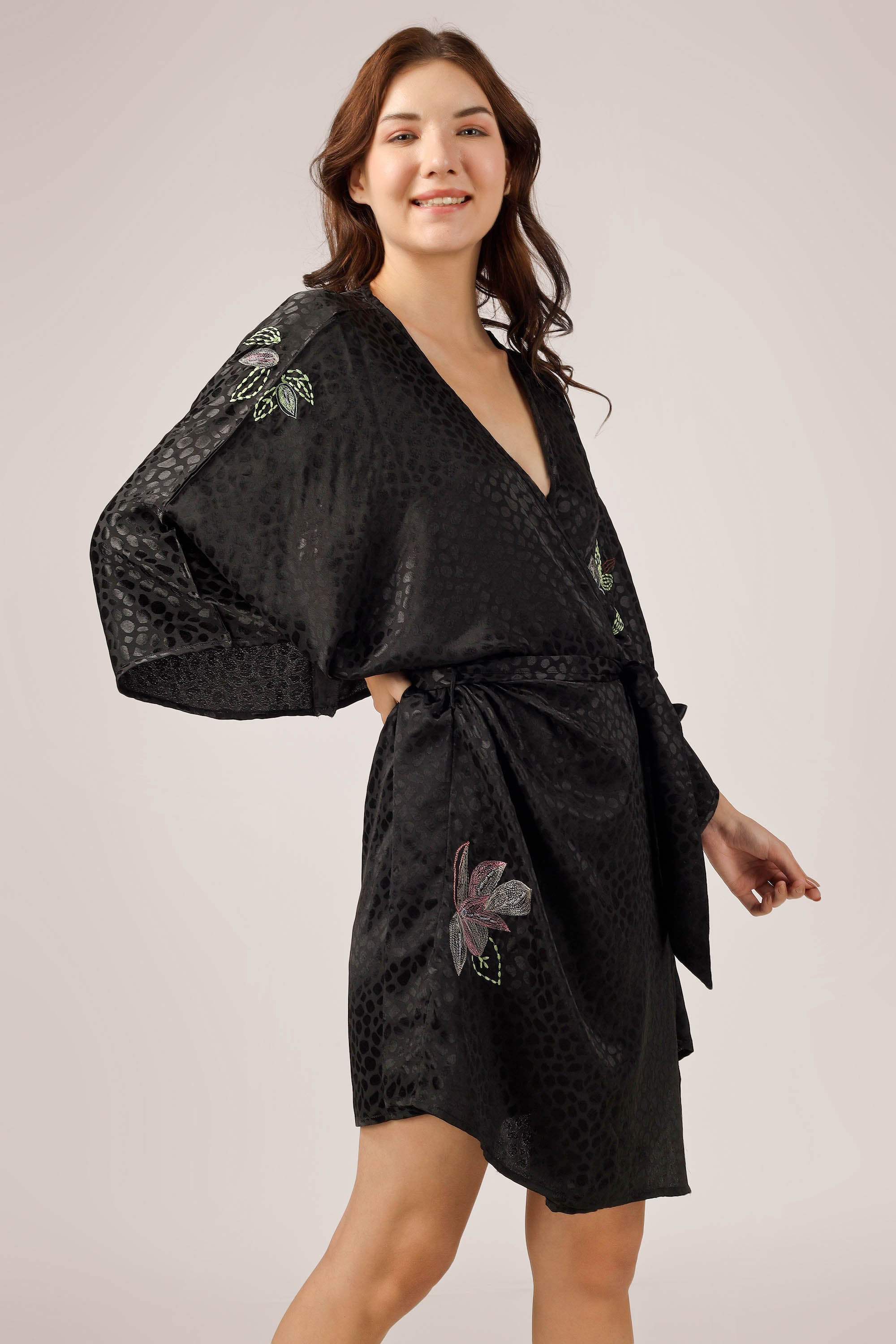 Swan Queen French lace kimono robe in Black – GirlandaSeriousDream.com