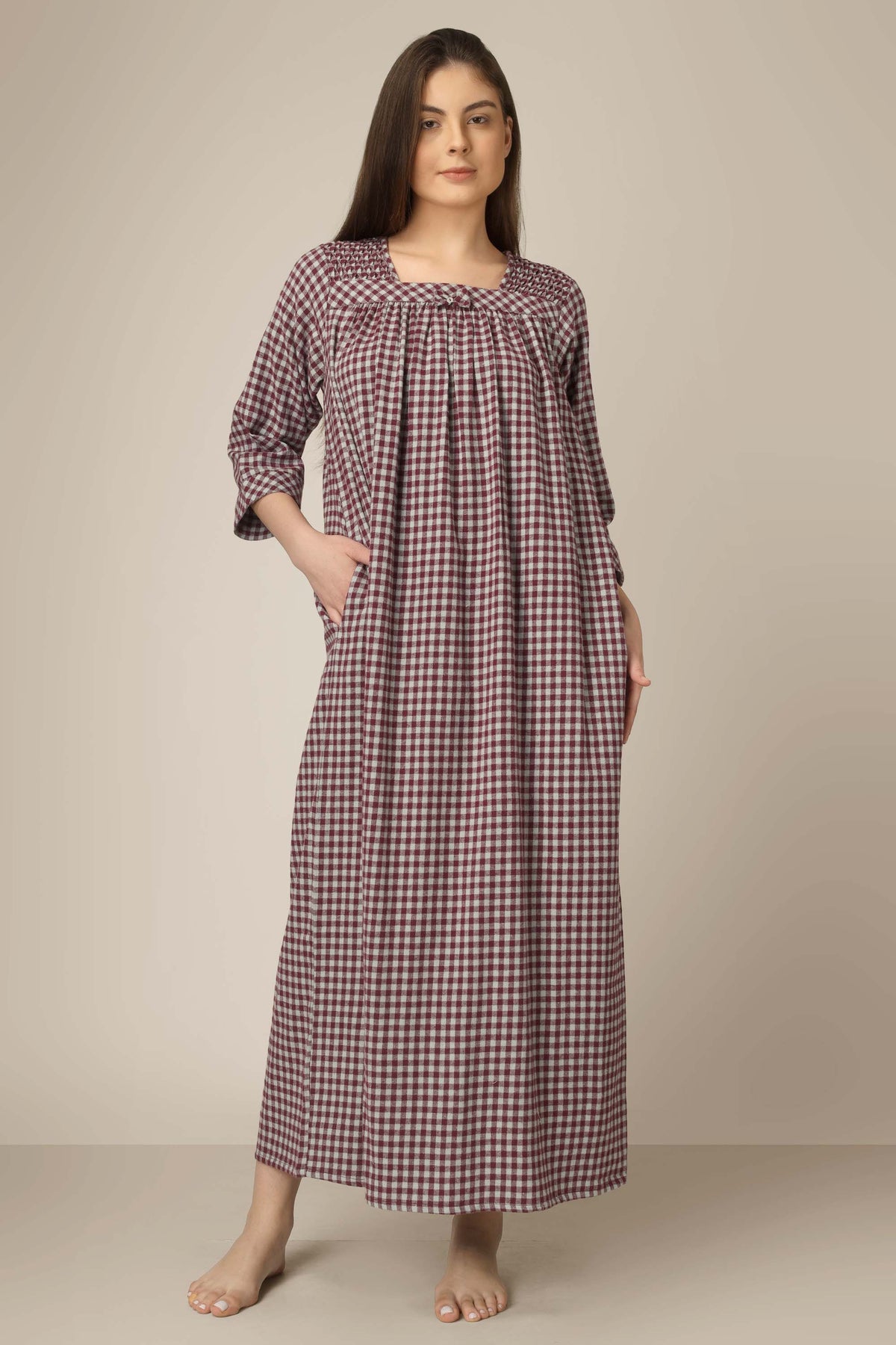 Lizzy, Nightdress