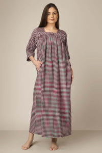 Lizzy, Nightdress