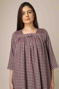 Lizzy, Nightdress