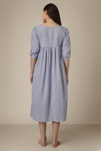 Daisy, Dress