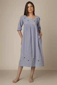 Daisy, Dress