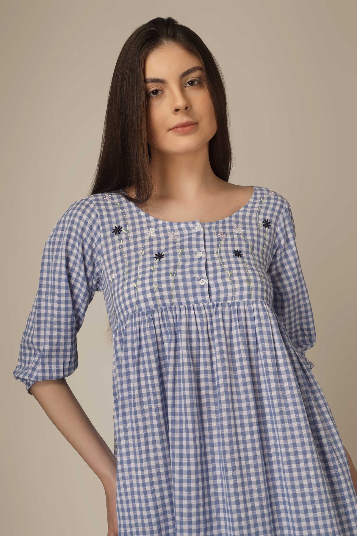 Daisy, Dress