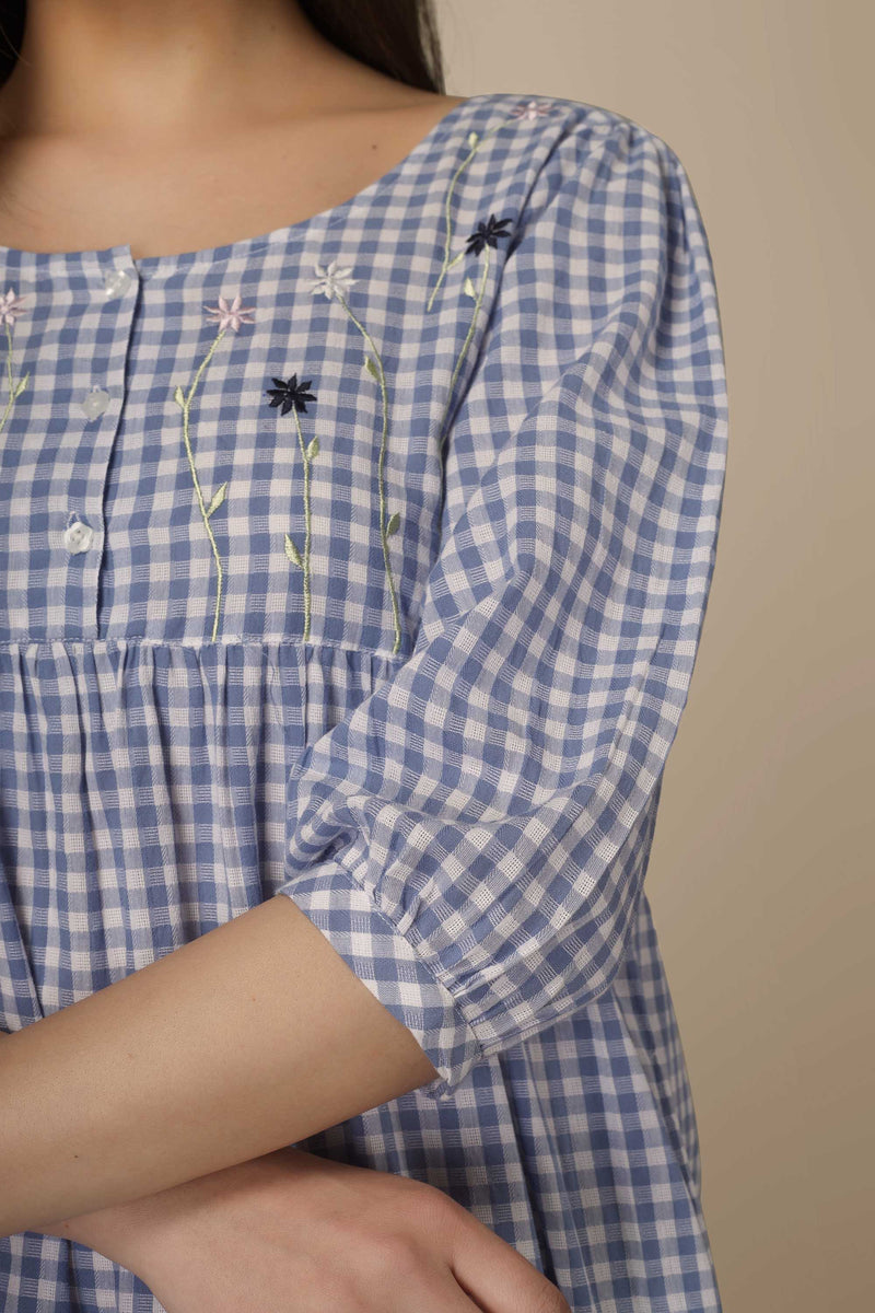 Daisy, Dress