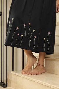 Daisy, Dress