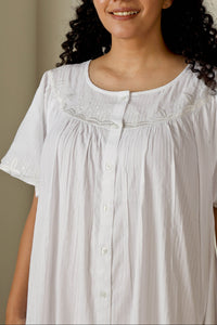 Tessa, Nightdress