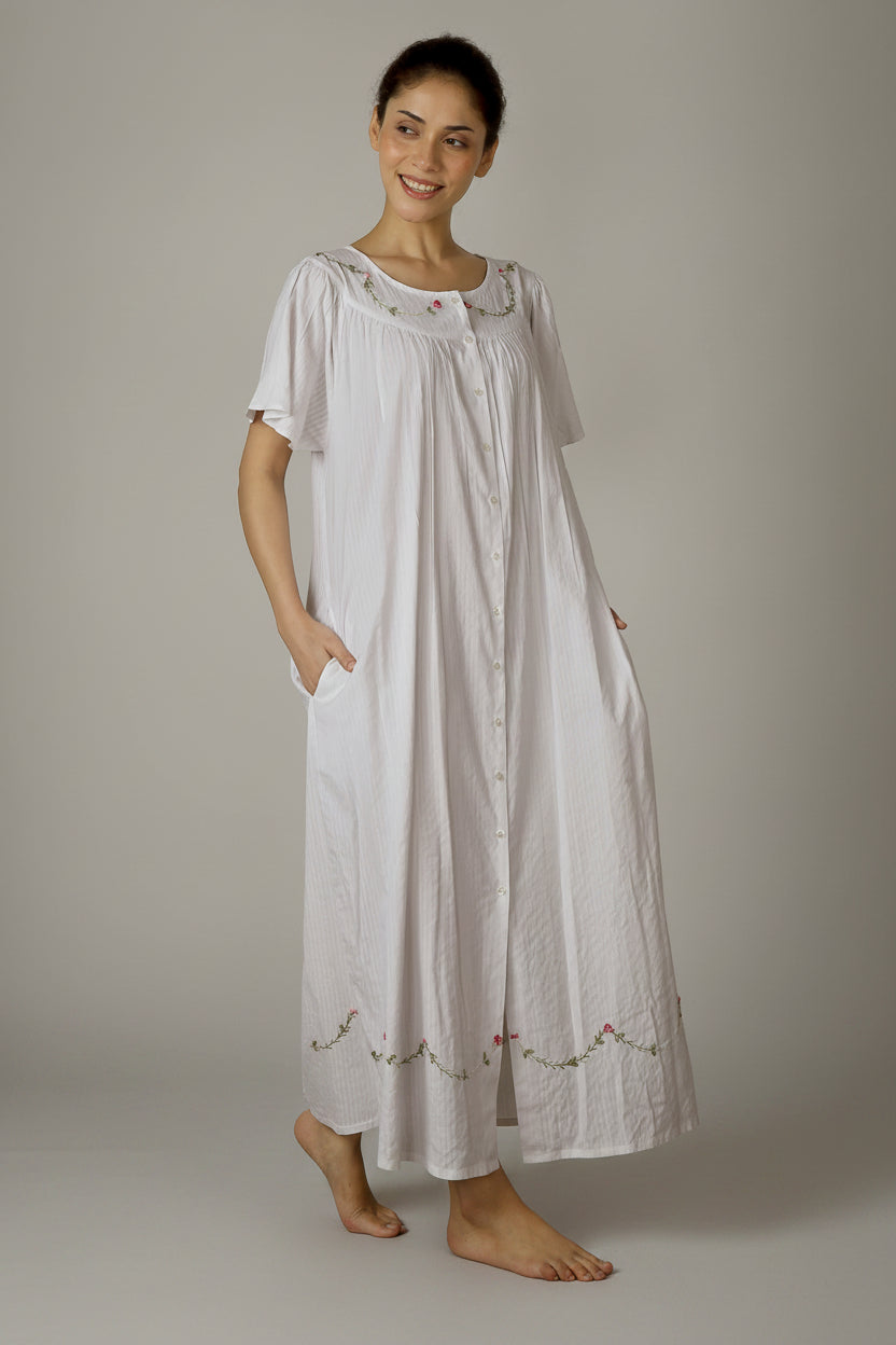 Pregita, Nightdress